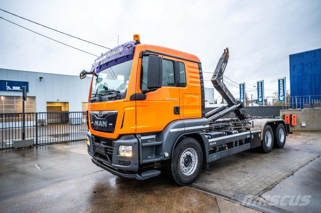 MAN TGS 33.420 BB Rol kiper kamioni s kukama za dizanje