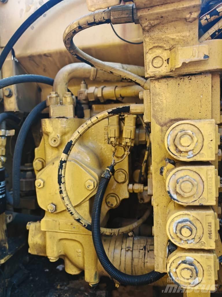 Komatsu PW 130ES-6K Bageri na kotačima