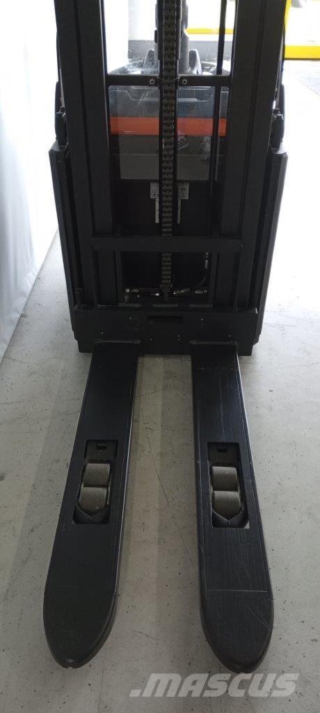 Toyota SPE160L Samopogonski ručni viličari