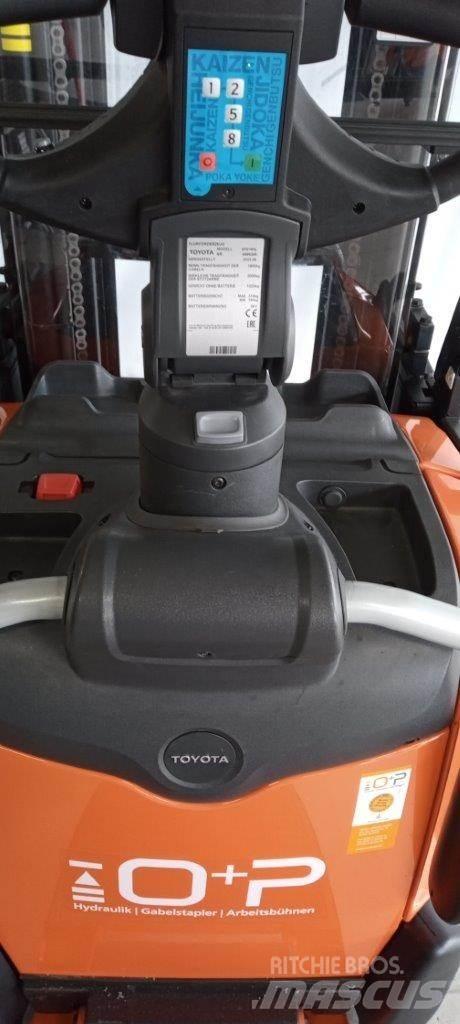 Toyota SPE160L Ručni električni viličar