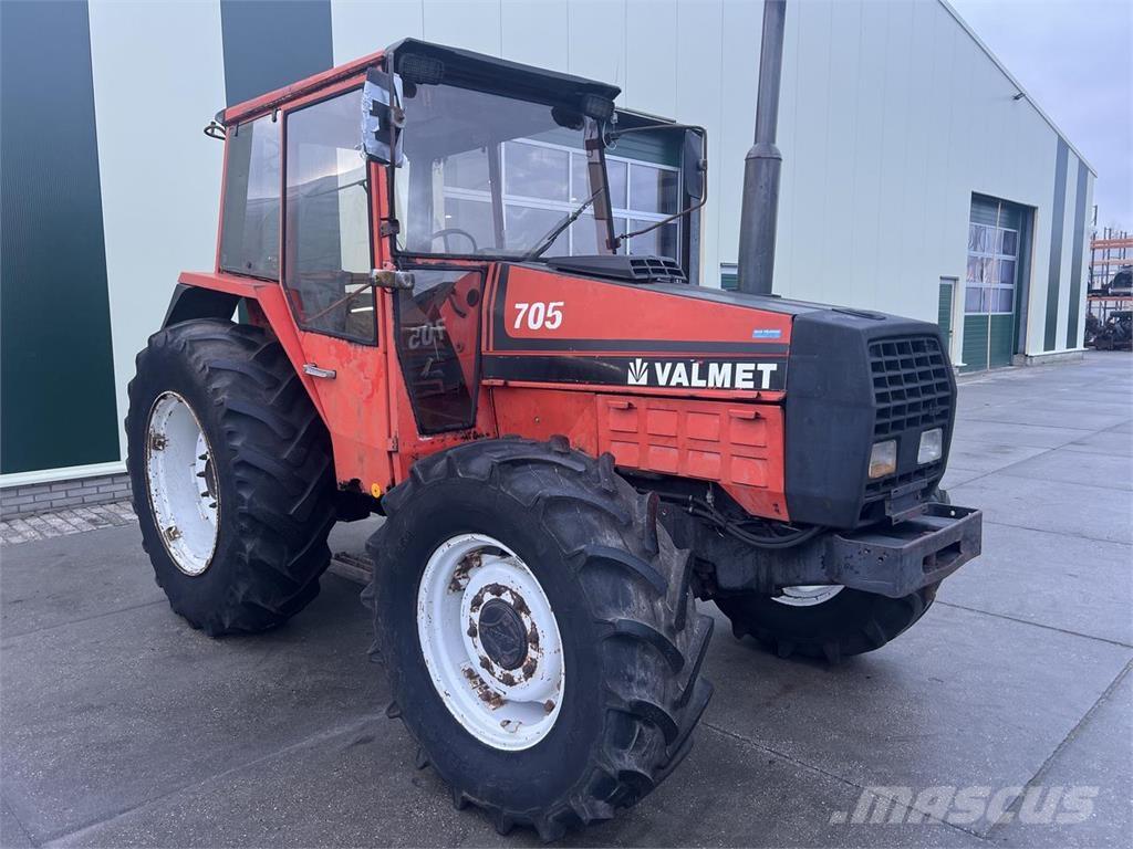 Valtra Valmet 705 Traktori