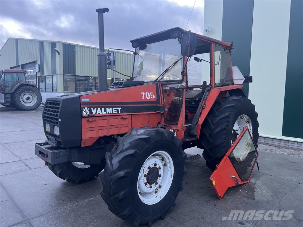 Valtra Valmet 705 Traktori
