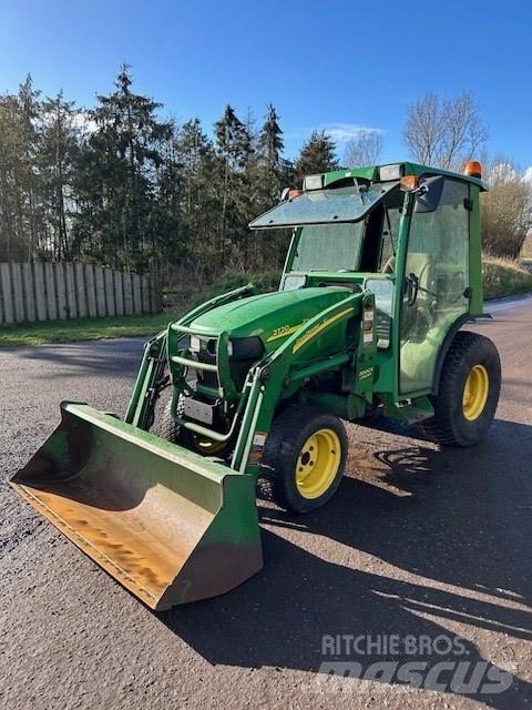 John Deere 2720 Kompaktni (mali) traktori