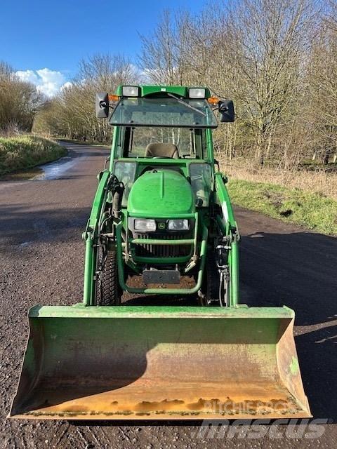 John Deere 2720 Kompaktni (mali) traktori