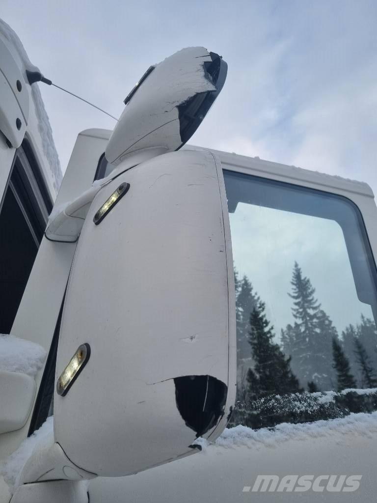 Scania R 560 LB 8X4 Rol kiper kamioni s kukama za dizanje