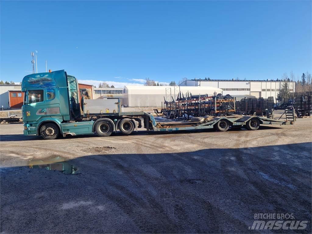 Scania R520 Kamioni za prijevoz šumskih strojeva