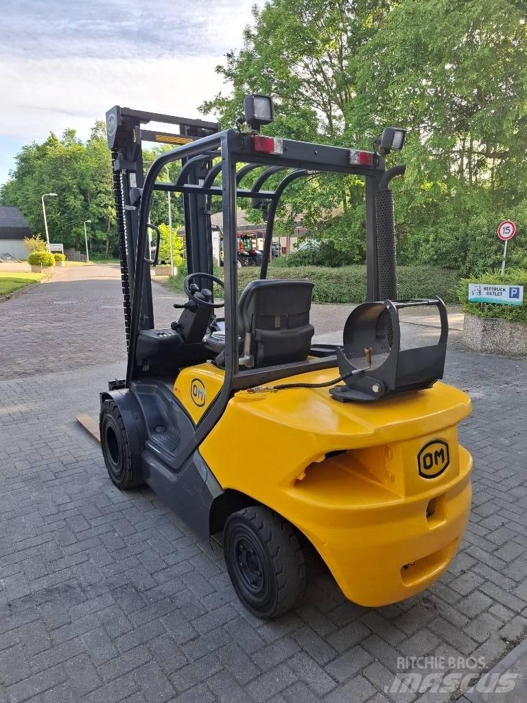 OM XG30 Heftruck Plinski viličari