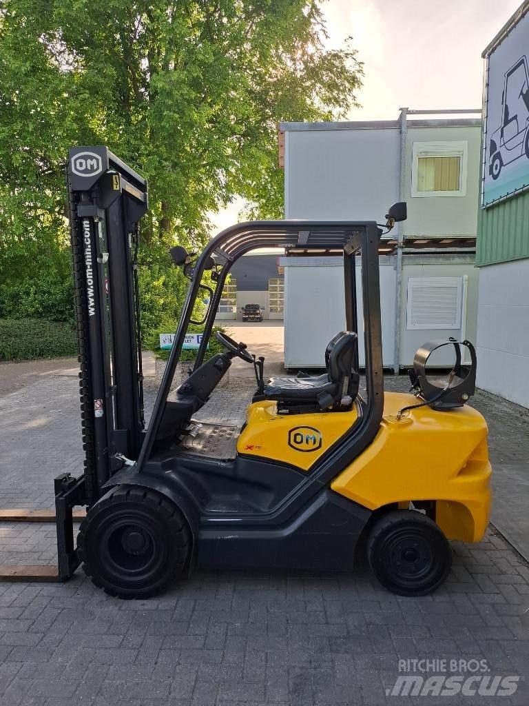 OM XG30 Heftruck Plinski viličari