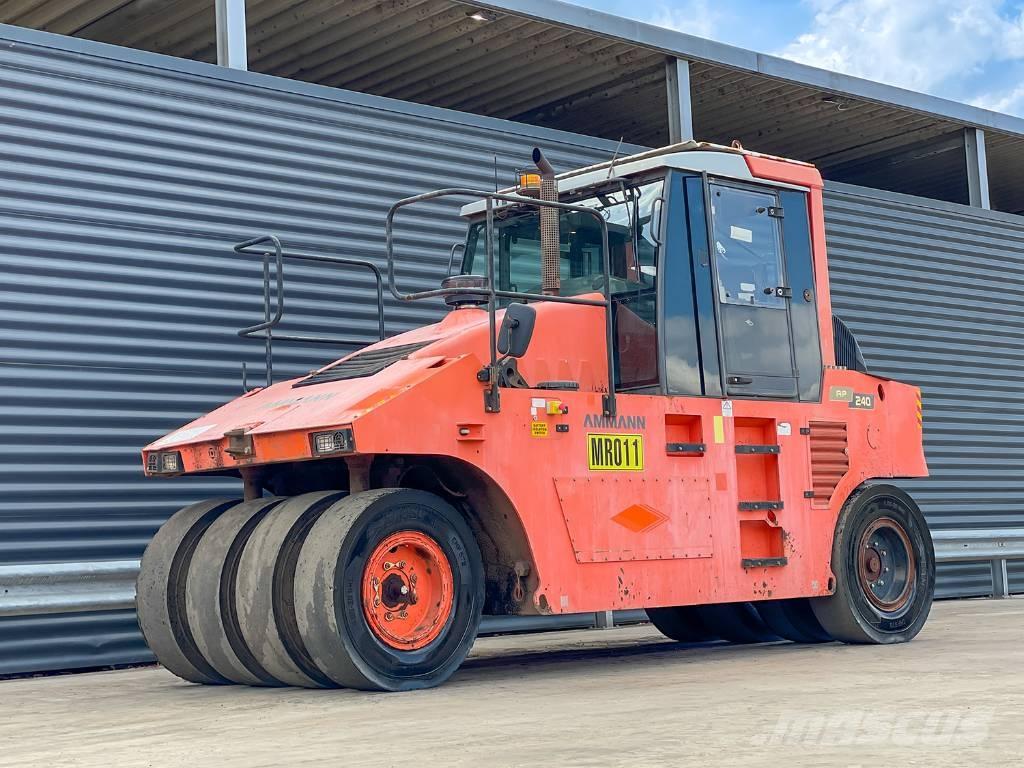 Ammann AP 240 Gumeni valjci na kotačima