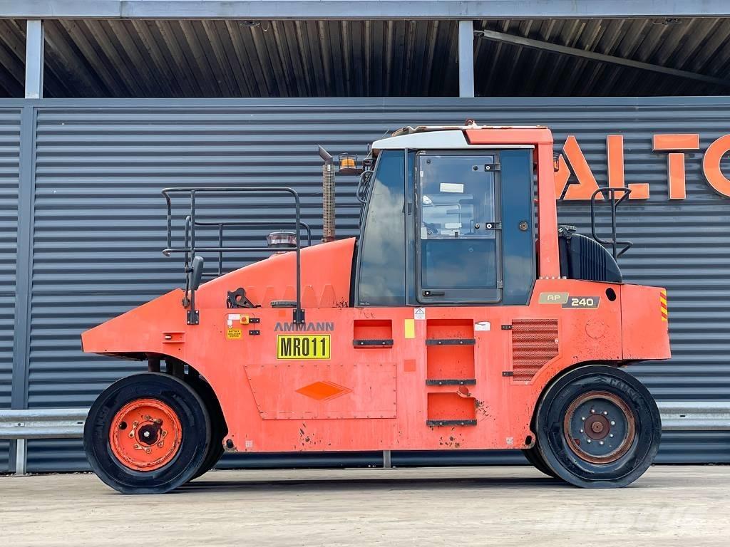 Ammann AP 240 Gumeni valjci na kotačima