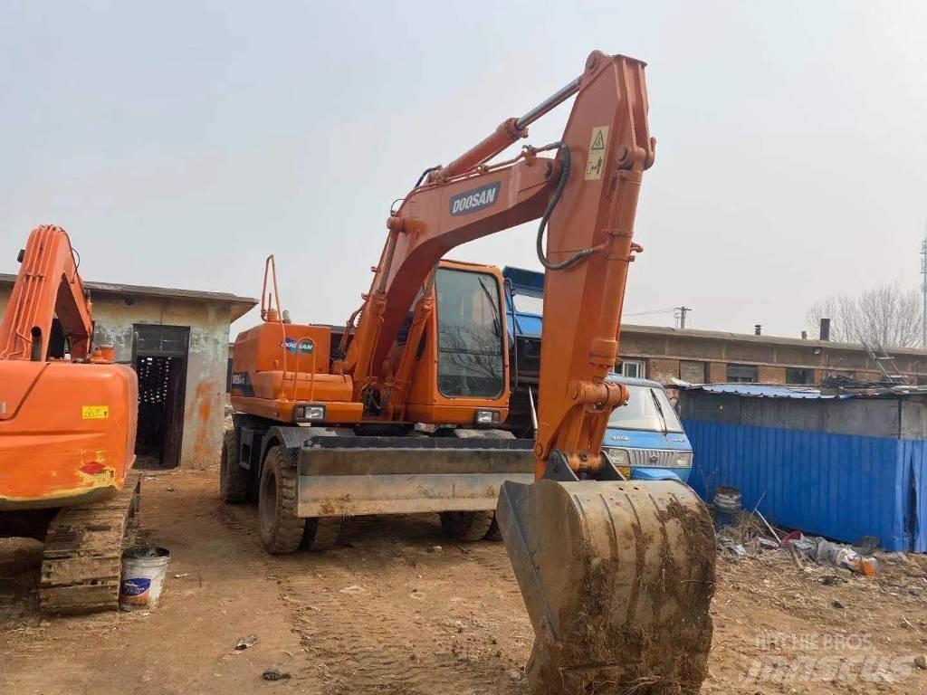 Doosan DH 150W Bageri na kotačima