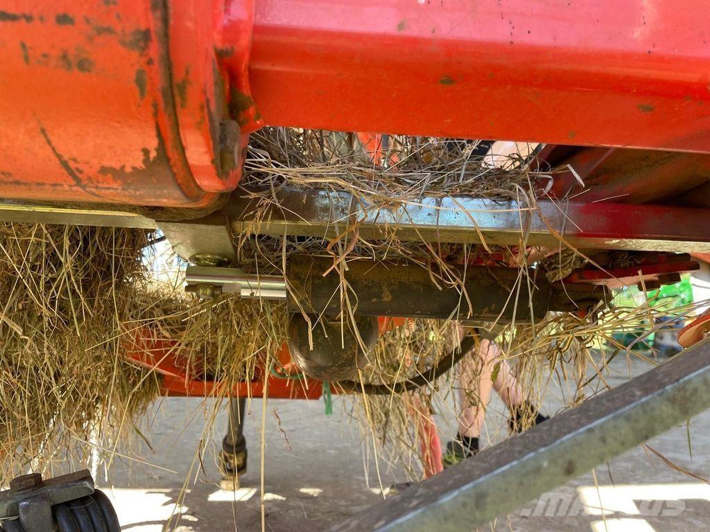 Fella TH 800 Okretači i sakupljači sijena