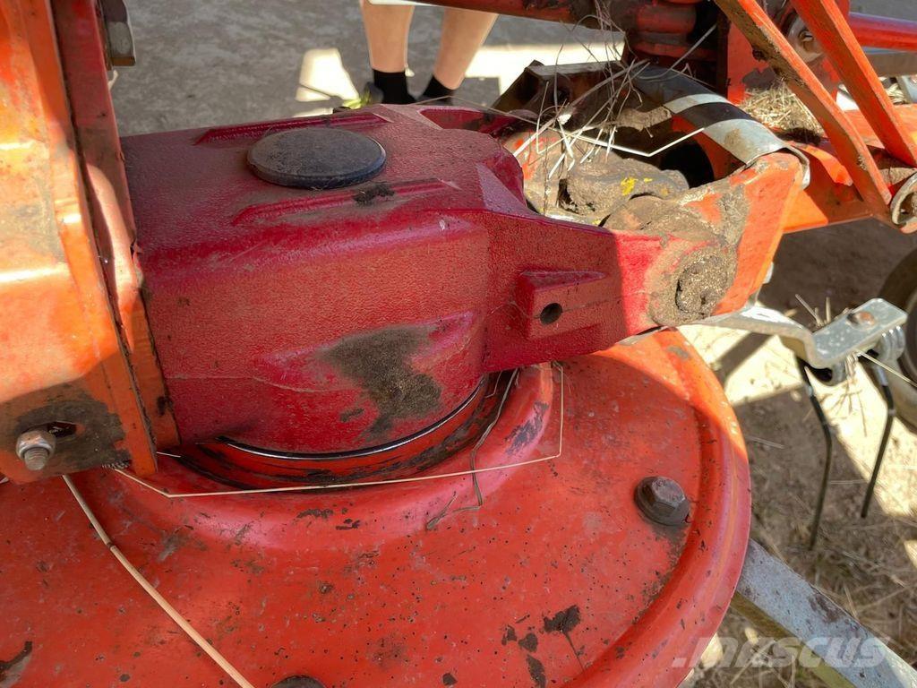 Fella TH 800 Okretači i sakupljači sijena