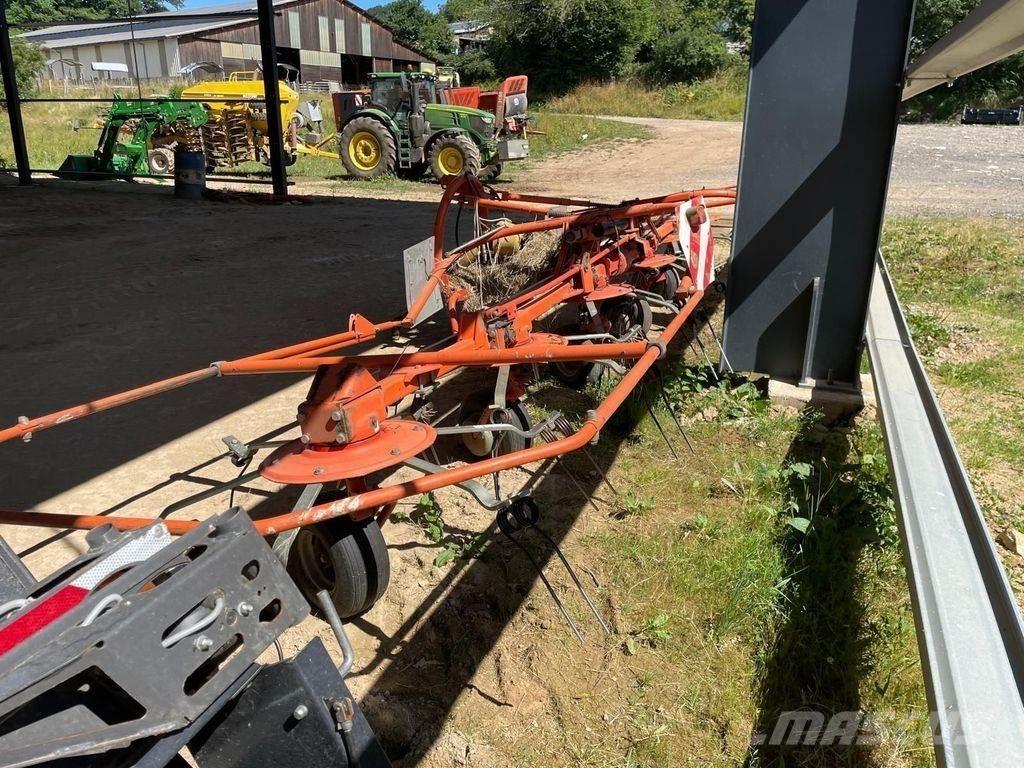 Fella TH 800 Okretači i sakupljači sijena