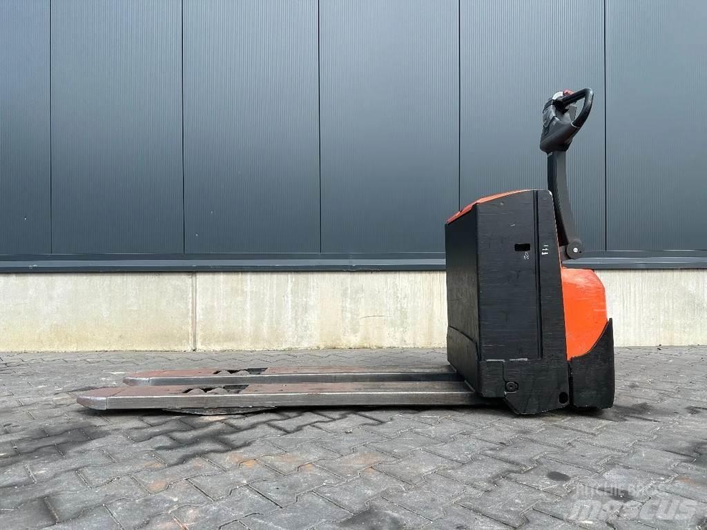 BT LWE180 Ručni električni viličar