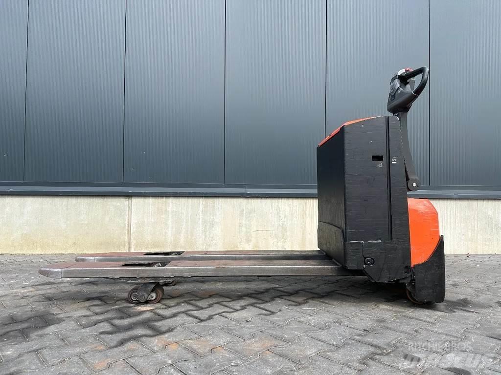BT LWE180 Ručni električni viličar