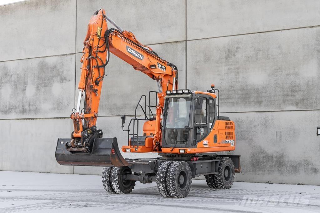 Doosan DX 140 W-3 Bageri na kotačima