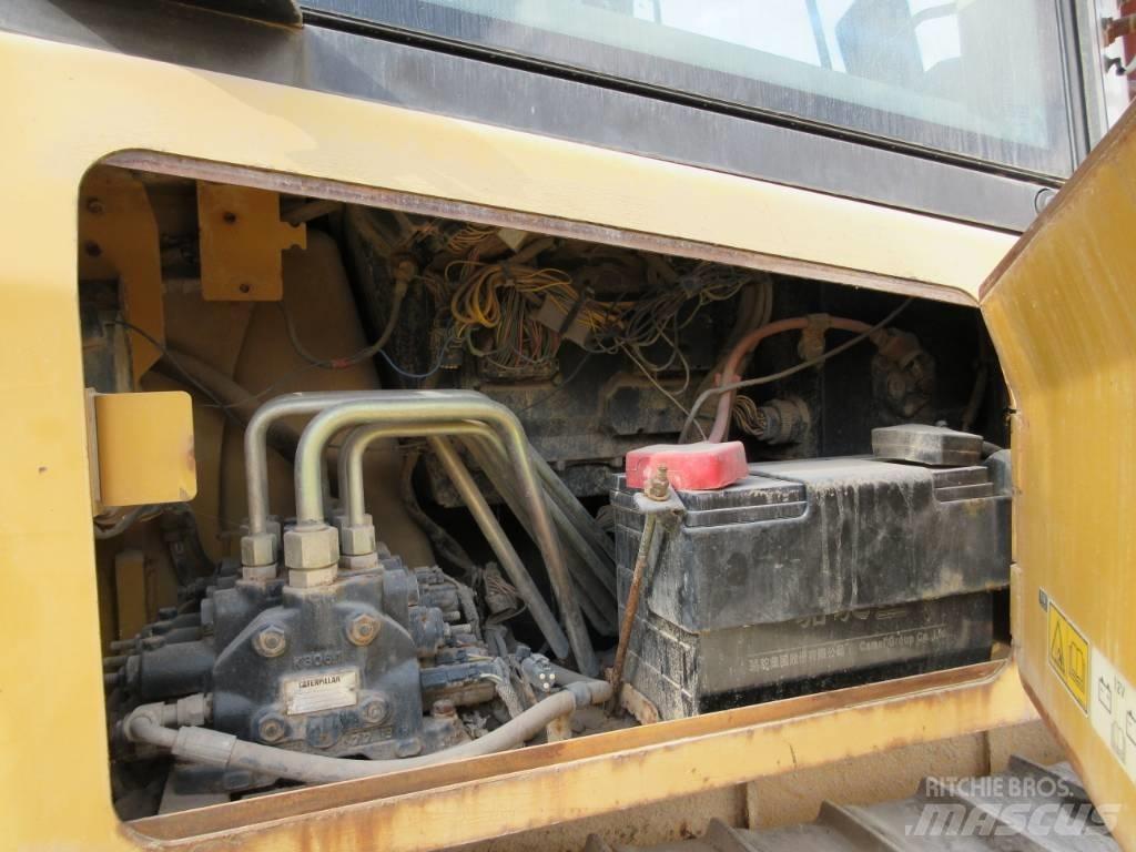 CAT D5K Buldožeri gusjeničari