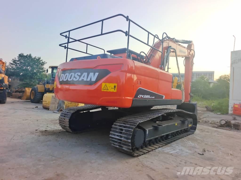 Doosan DX 225 LC Bageri gusjeničari