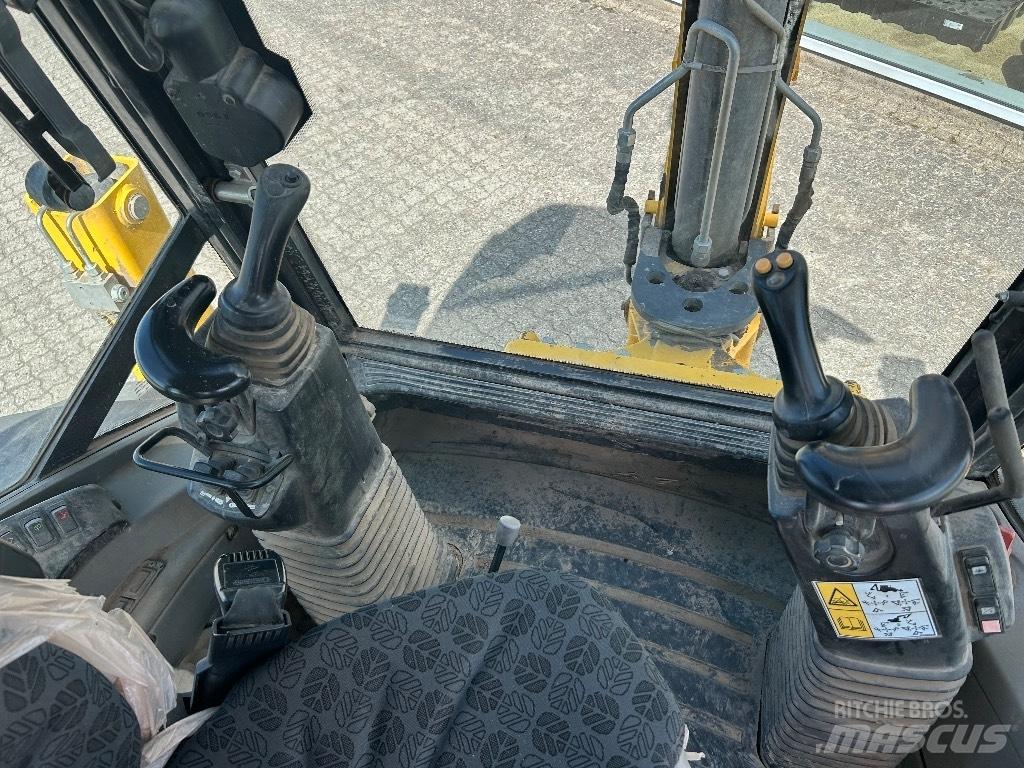 New Holland B 100 C Utovarni rovokopači