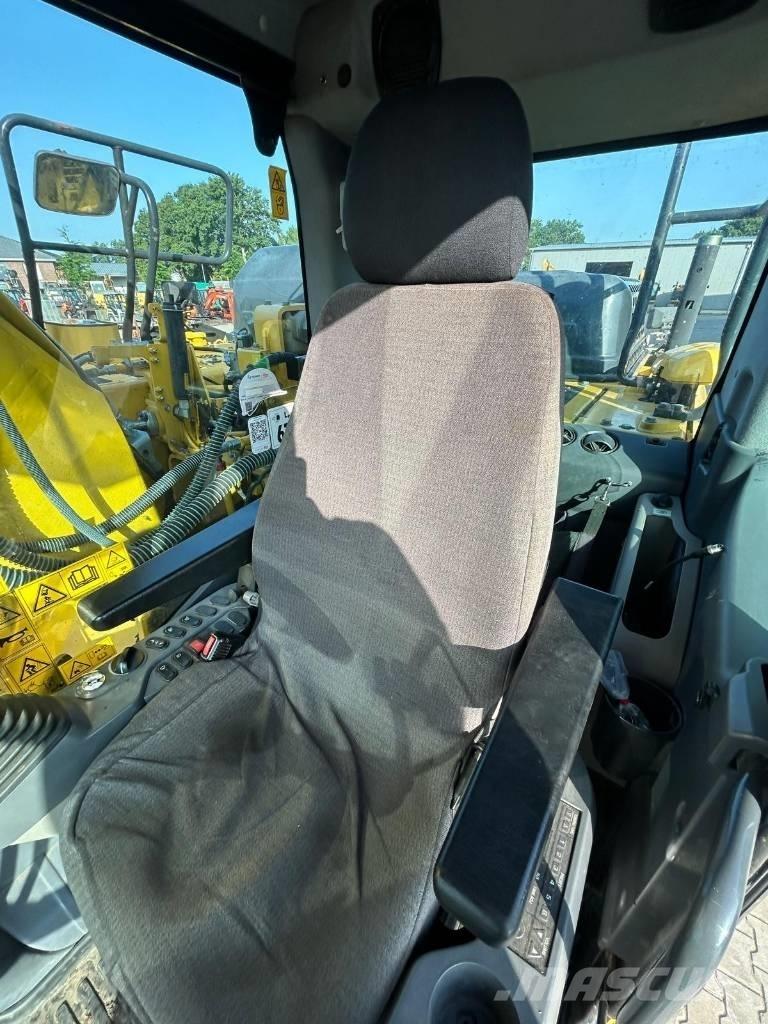 Komatsu PC 210 LC-11 Bageri gusjeničari