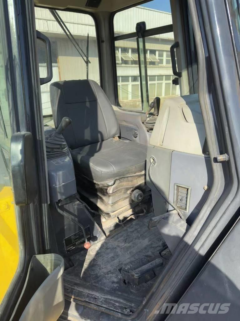 Komatsu D 85 EX-18 Buldožeri gusjeničari