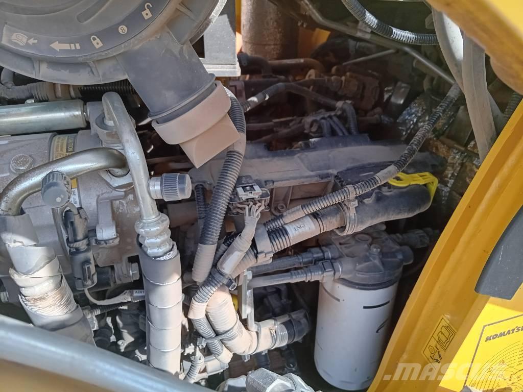 Komatsu WB 97 S-8 Utovarni rovokopači