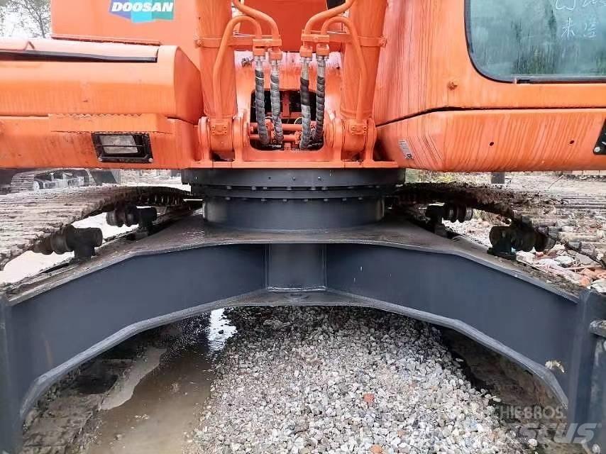 Doosan 225 LC-9 Bageri gusjeničari