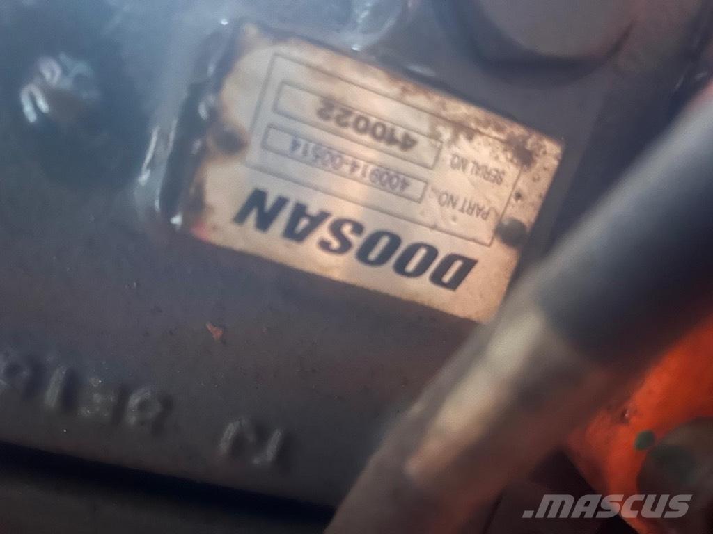 Doosan DX 140 Bageri gusjeničari