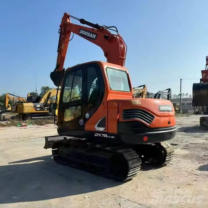 Doosan DX75-9C Midi bageri 7t – 12t