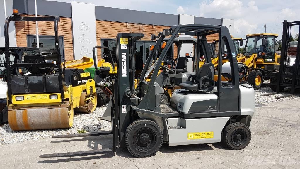 Nissan U1D2A25LQ Plinski viličari