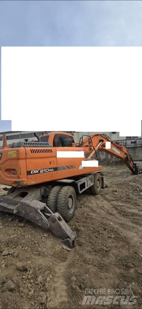Doosan DX 210 W Bageri na kotačima