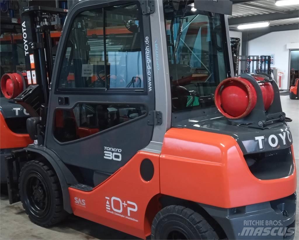 Toyota 02-8FGF30 Plinski viličari