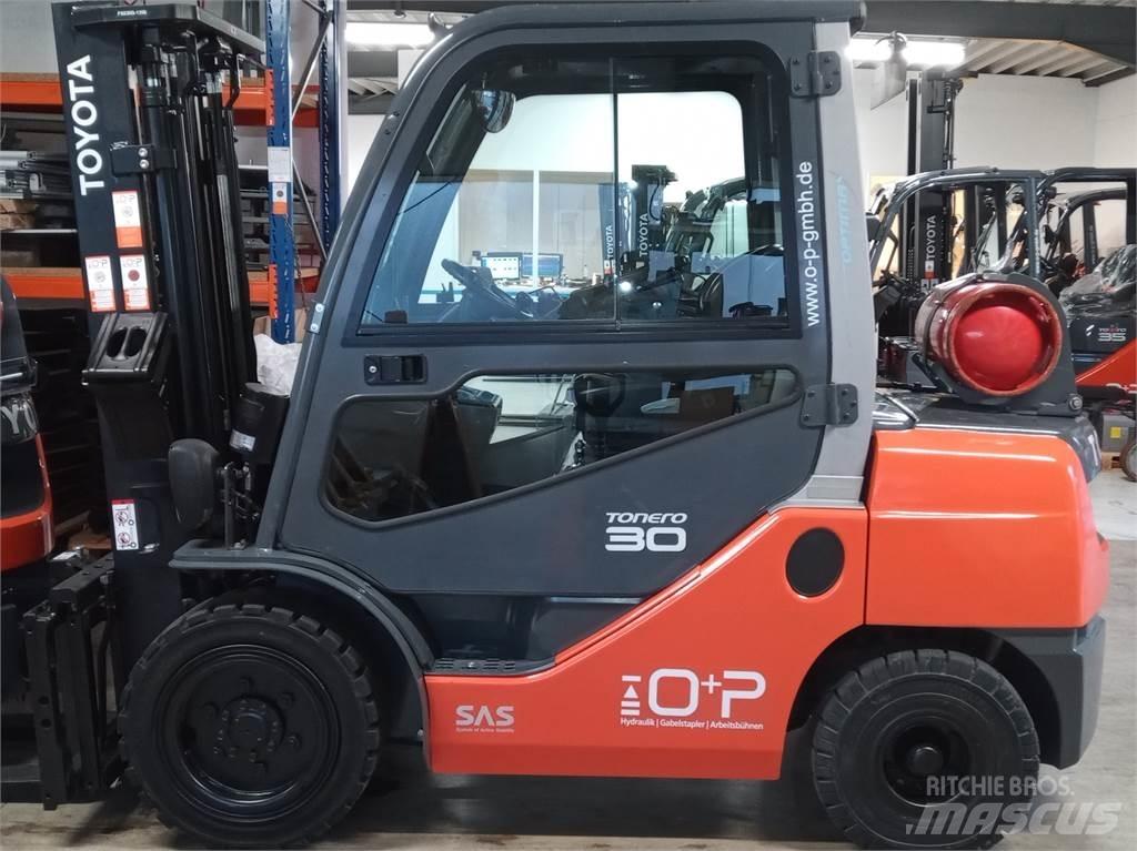 Toyota 02-8FGF30 Plinski viličari