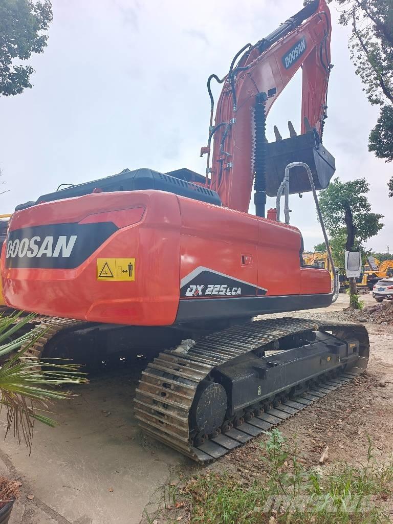 Doosan DX 225 LCA Bageri gusjeničari