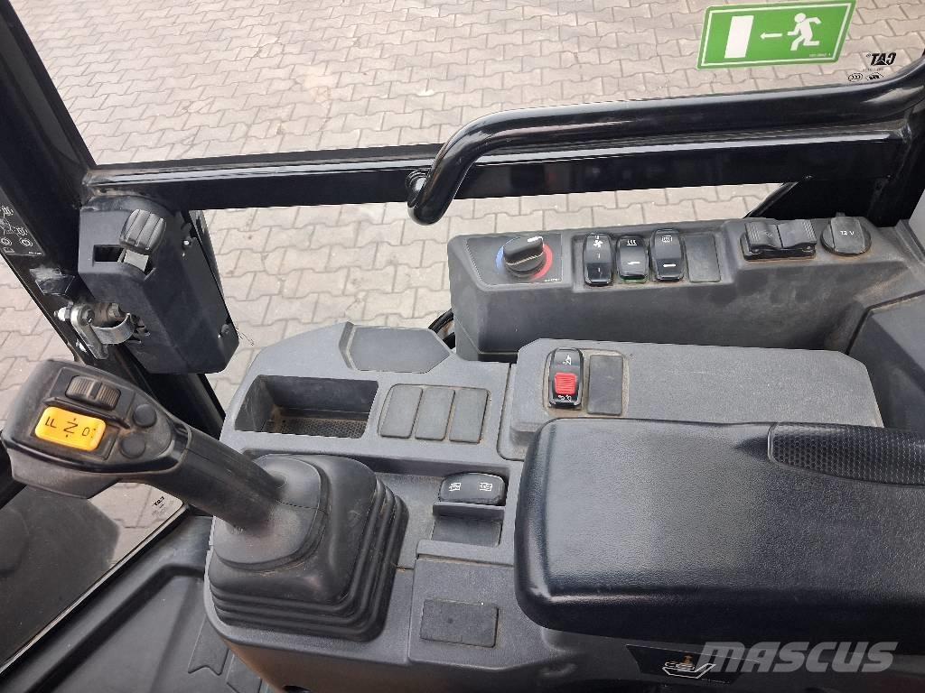 CAT 906 Utovarivači na kotačima