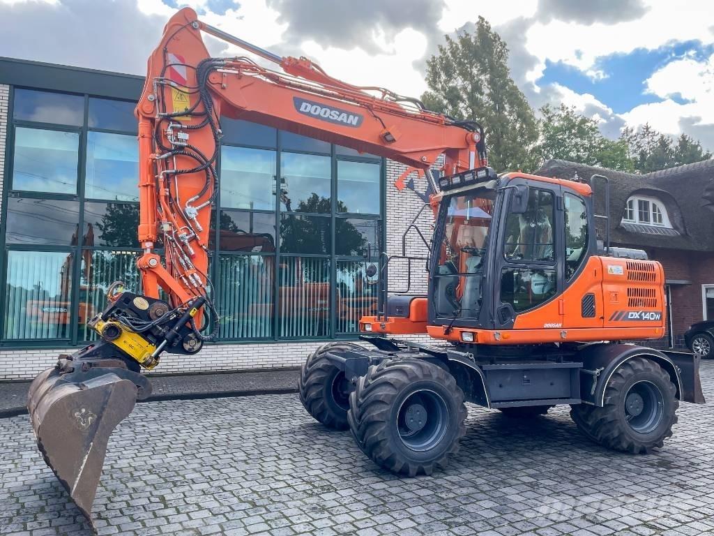 Doosan DX 140 W-3 Bageri na kotačima