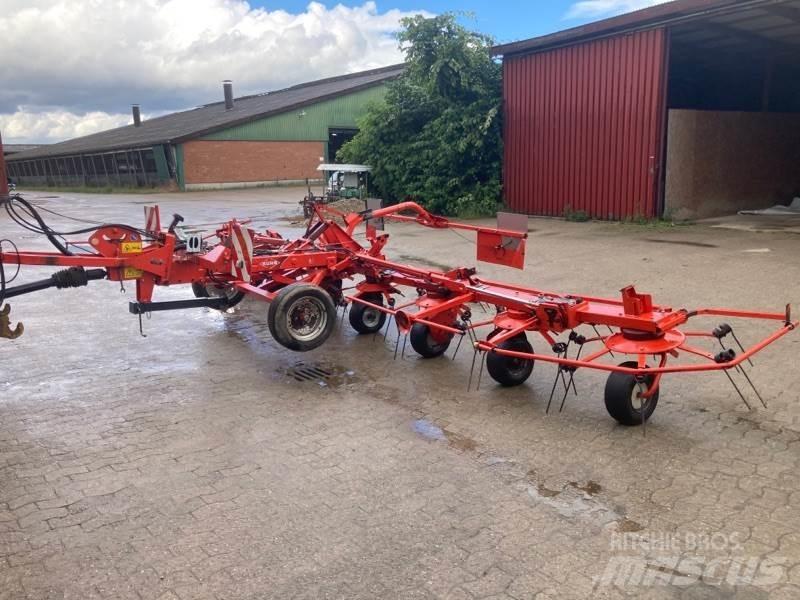 Kuhn GF8702T Okretači i sakupljači sijena