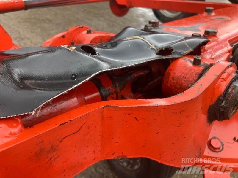 Kuhn GF8702T Okretači i sakupljači sijena