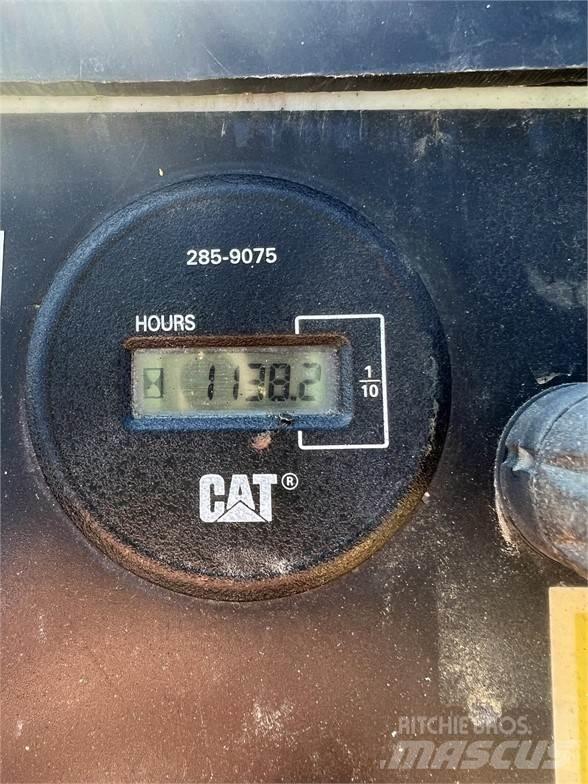 CAT PS-150B Gumeni valjci na kotačima