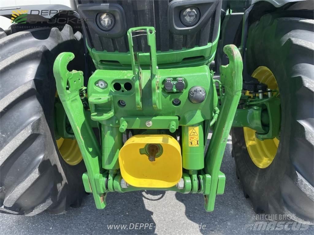 John Deere 6230R Traktori