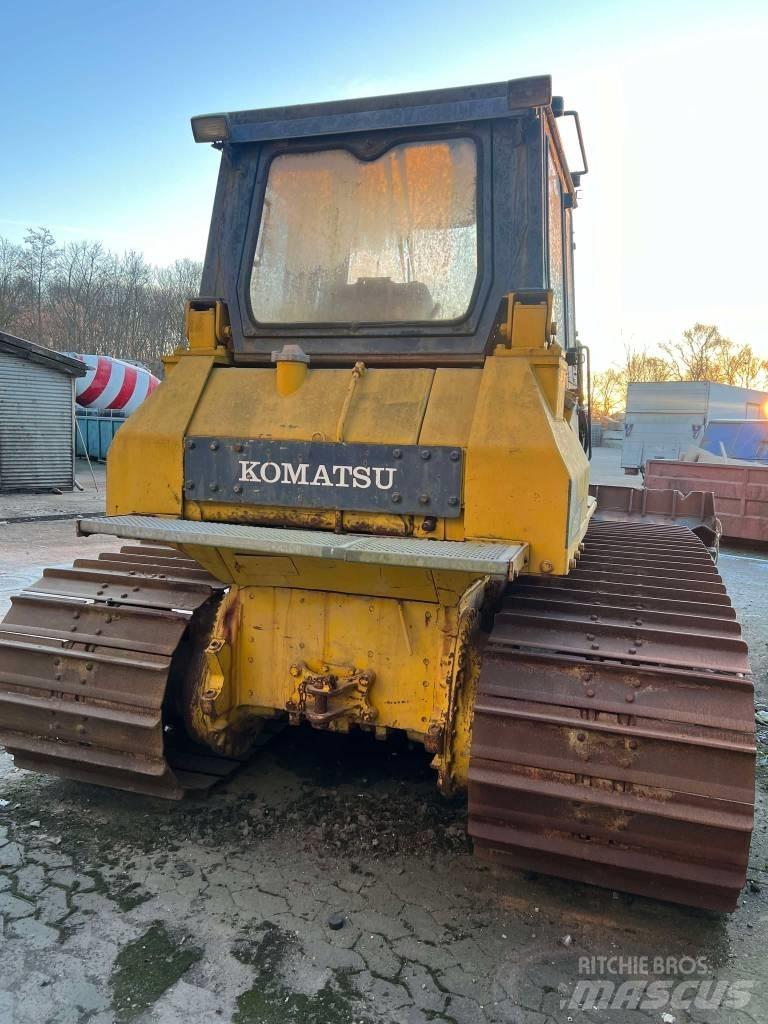 Komatsu D 65 P Buldožeri gusjeničari