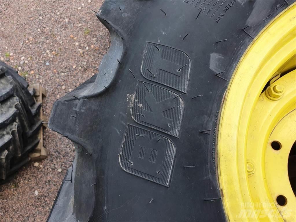 BKT 320/85R20 x2 Gume, kotači i naplatci