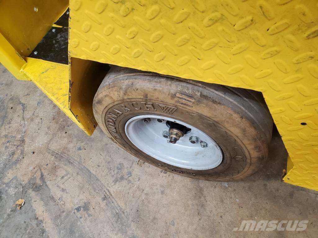 Taylor-Dunn SC090 Vučna vozila