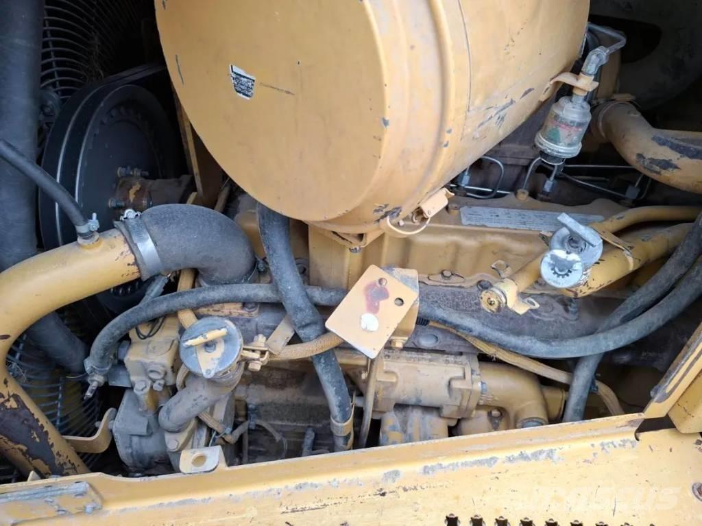 CAT D 6 R Buldožeri gusjeničari