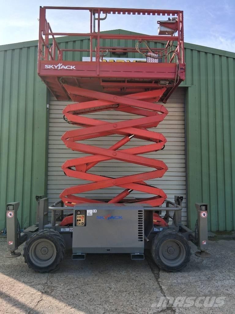 SkyJack SJ 6832 RT Škaraste platforme