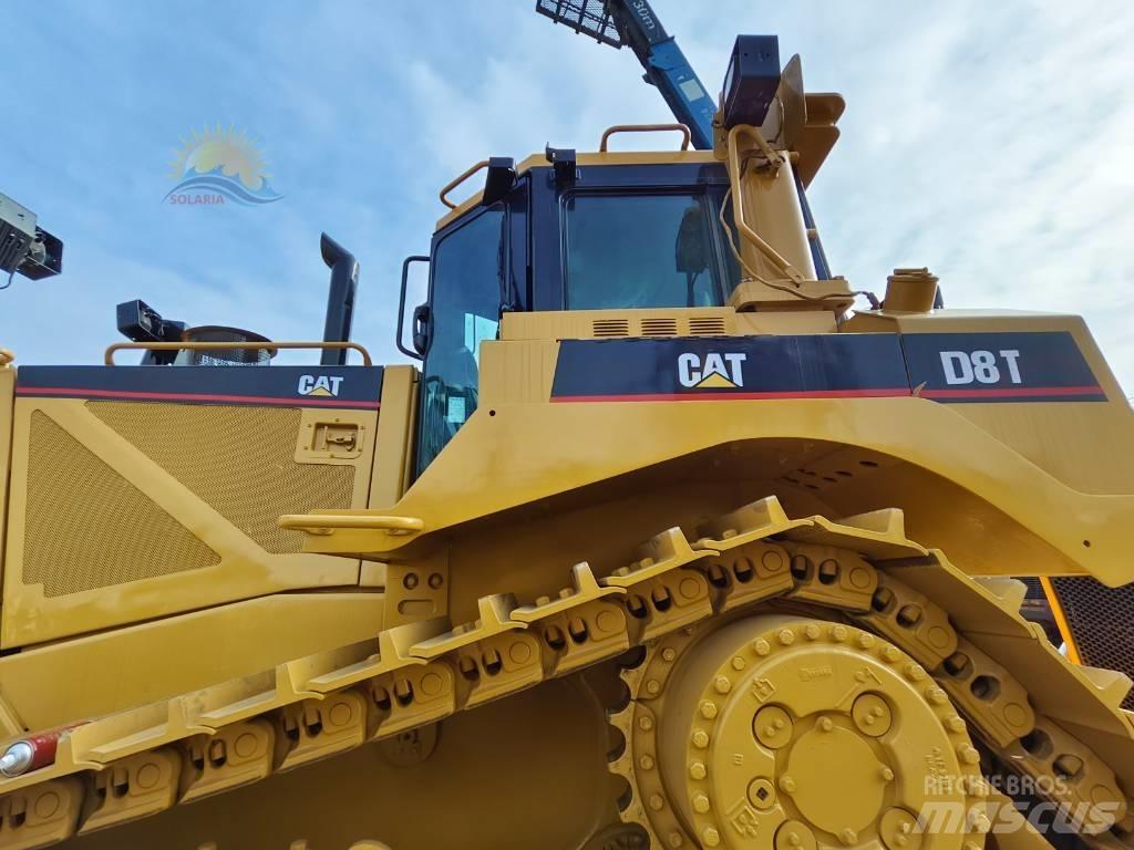 CAT D 8 T Buldožeri gusjeničari