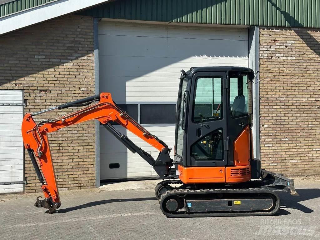 Hitachi ZX26U-6CR Mini bageri <7t