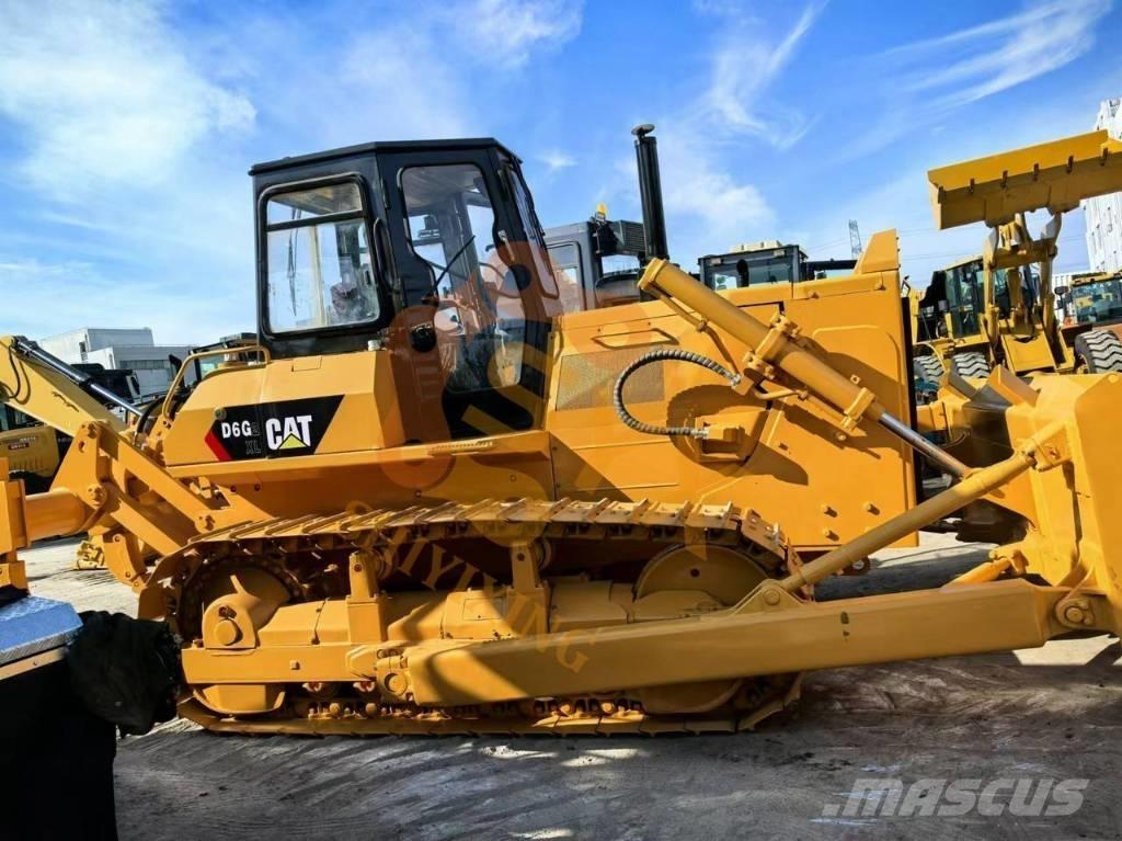 CAT D6G Buldožeri gusjeničari