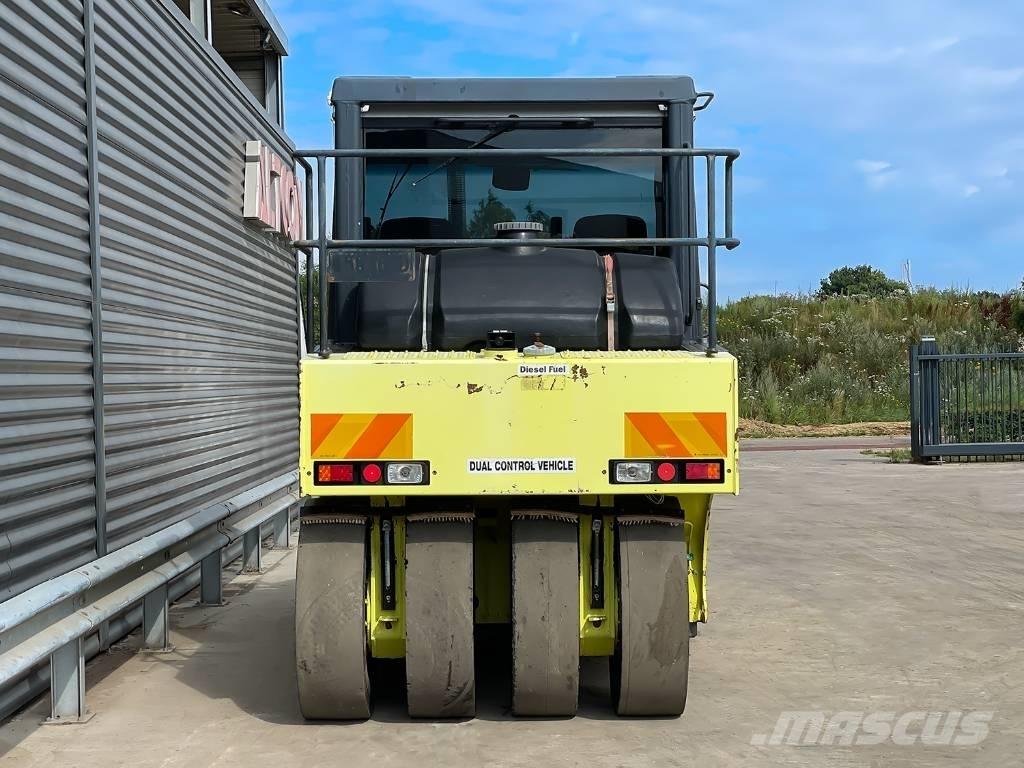Ammann AP 240 Gumeni valjci na kotačima